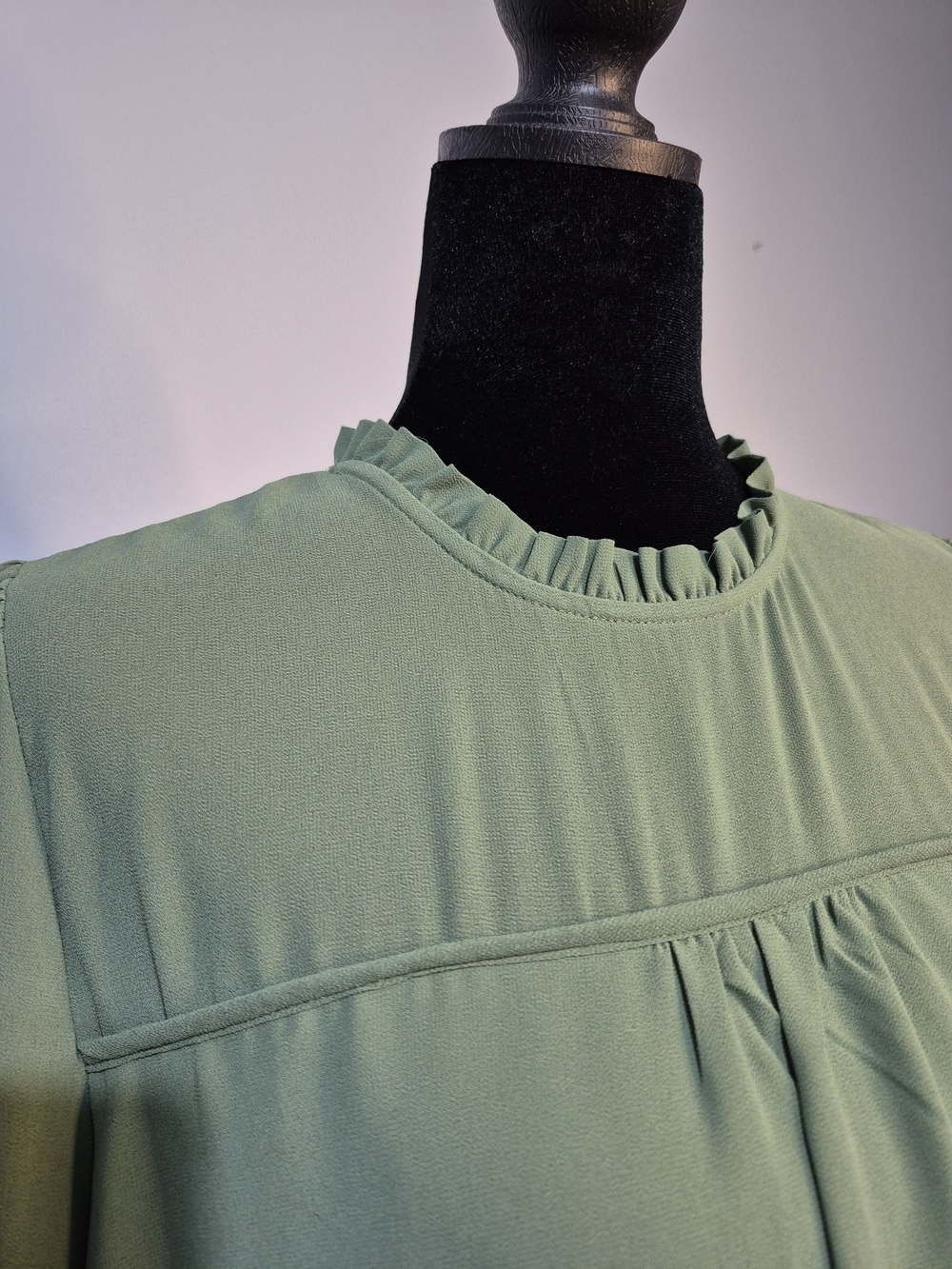 Monteau Sage Green Ruffle Neck Bell Sleeve Blouse Size Large - Picture 2 of 6